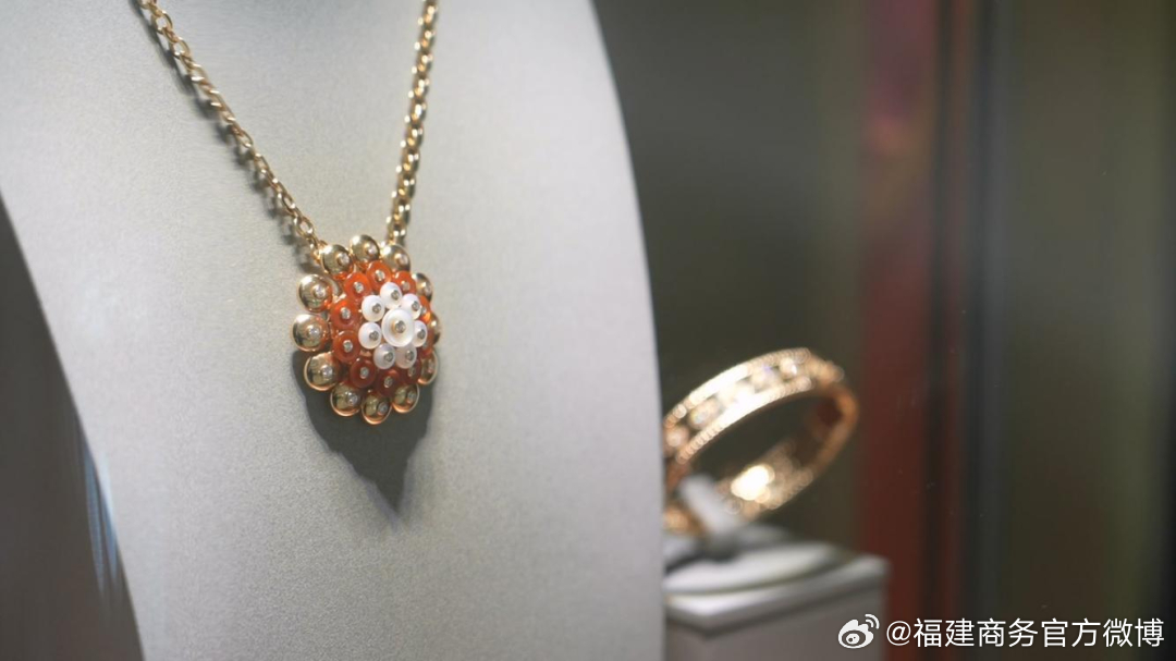 澳门六福珠宝，璀璨之选，价值与美感的完美融合