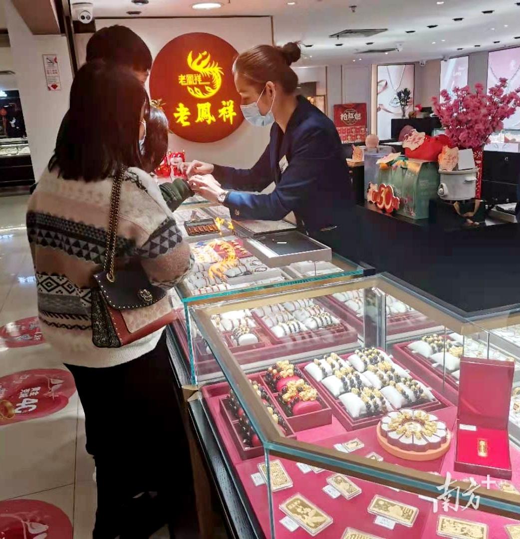 澳门六福珠宝今日金价表，最新行情图片及价格查询指南